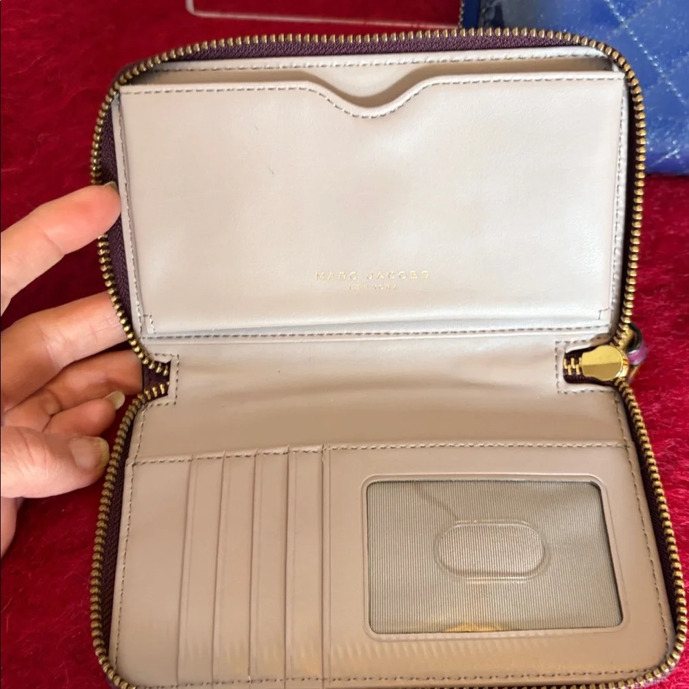 MARC JACOBS SET OF WRISTLETS BUGUNDY PEBBLED & NAVY BLUE PATENT LEATHER